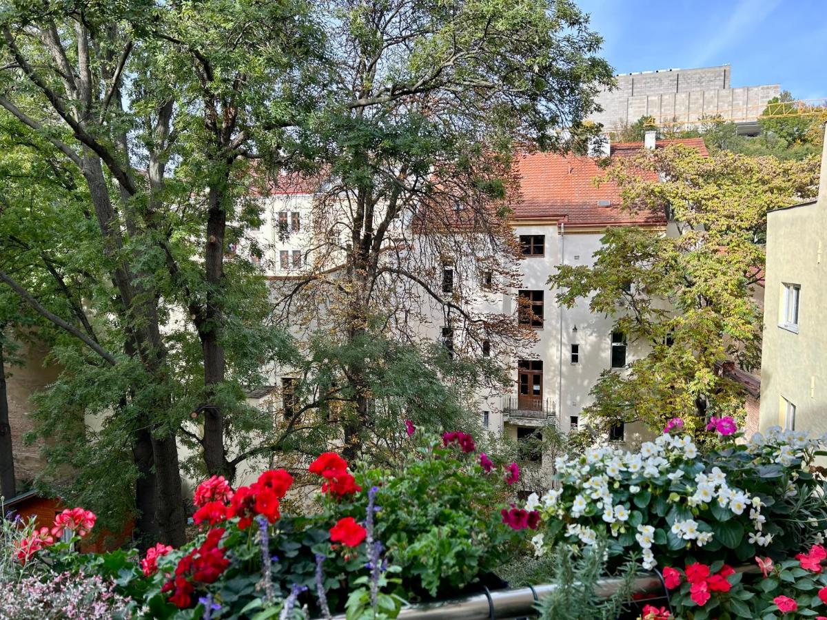 Green Balcony & King Size Bed Praga Esterno foto
