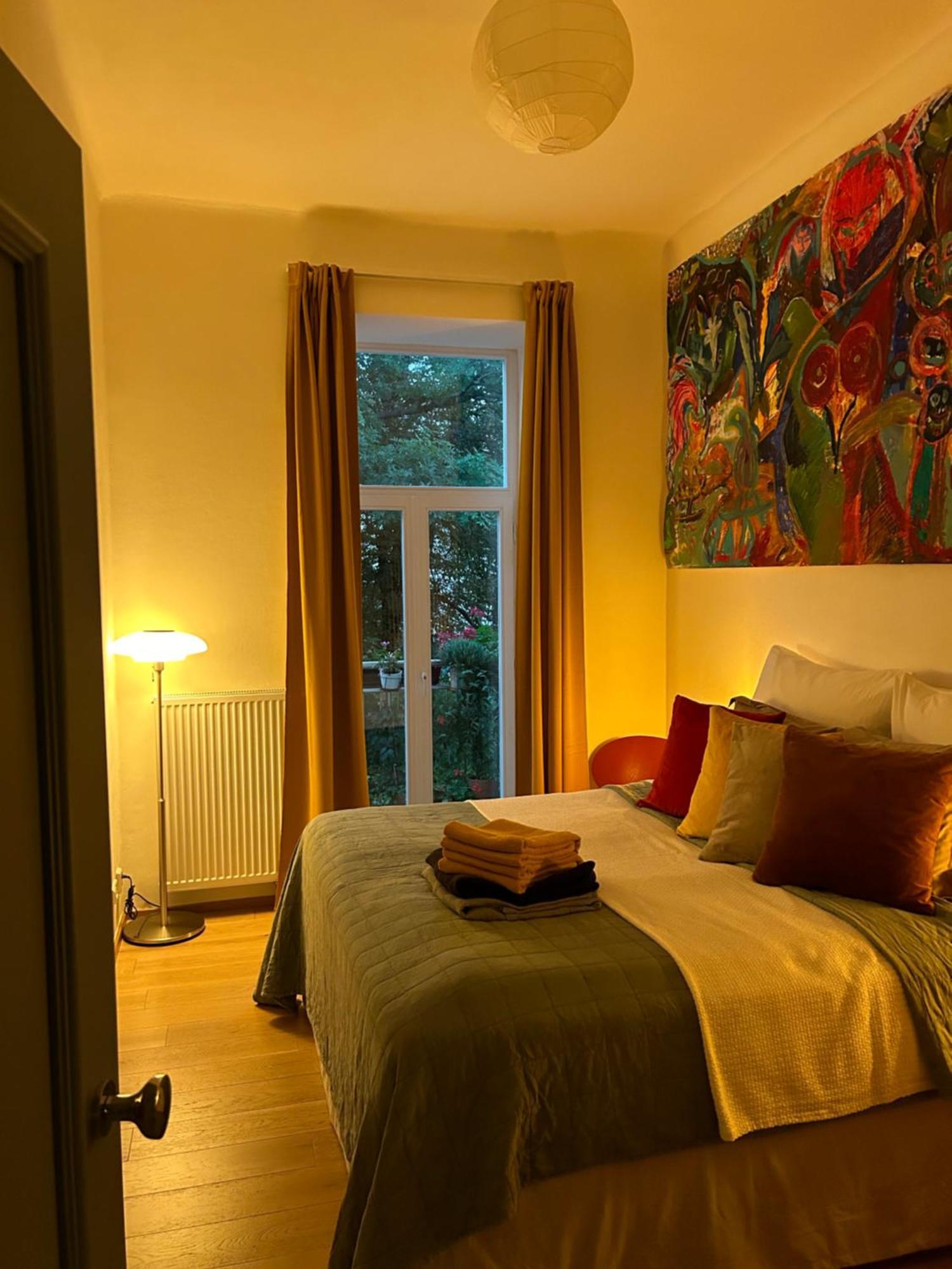 Green Balcony & King Size Bed Praga Esterno foto