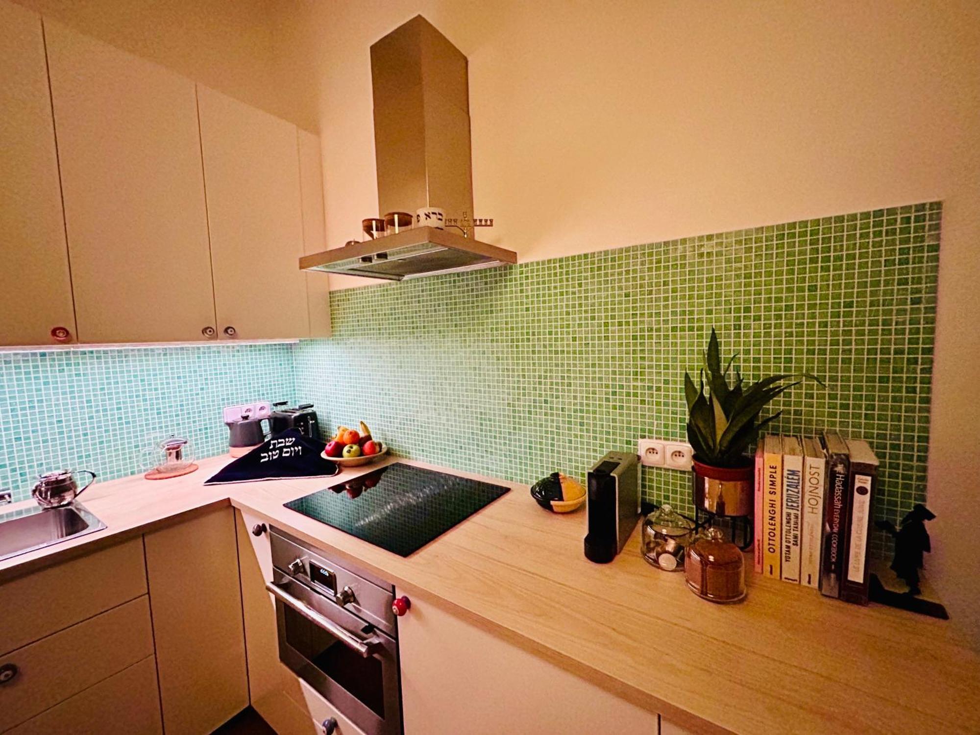 Green Balcony & King Size Bed Praga Esterno foto
